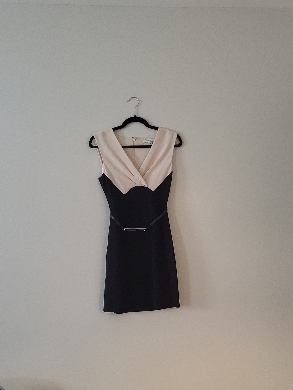 Max & Cleo Black and Cream V-Neck Colorblock Sheath Dress